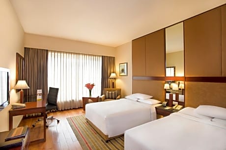 Executive Deluxe Twin Room with Lounge Access and with 20 percent discount on food and beverages &Spa