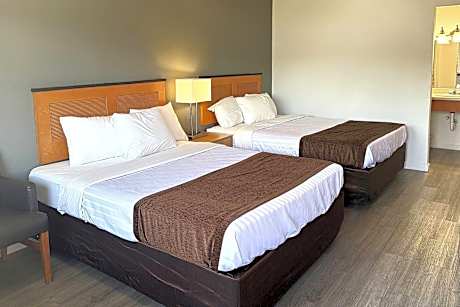 2 Queen Beds, Mobility Accessible Room, Bathtub w/ Grab Bars, Non-Smoking