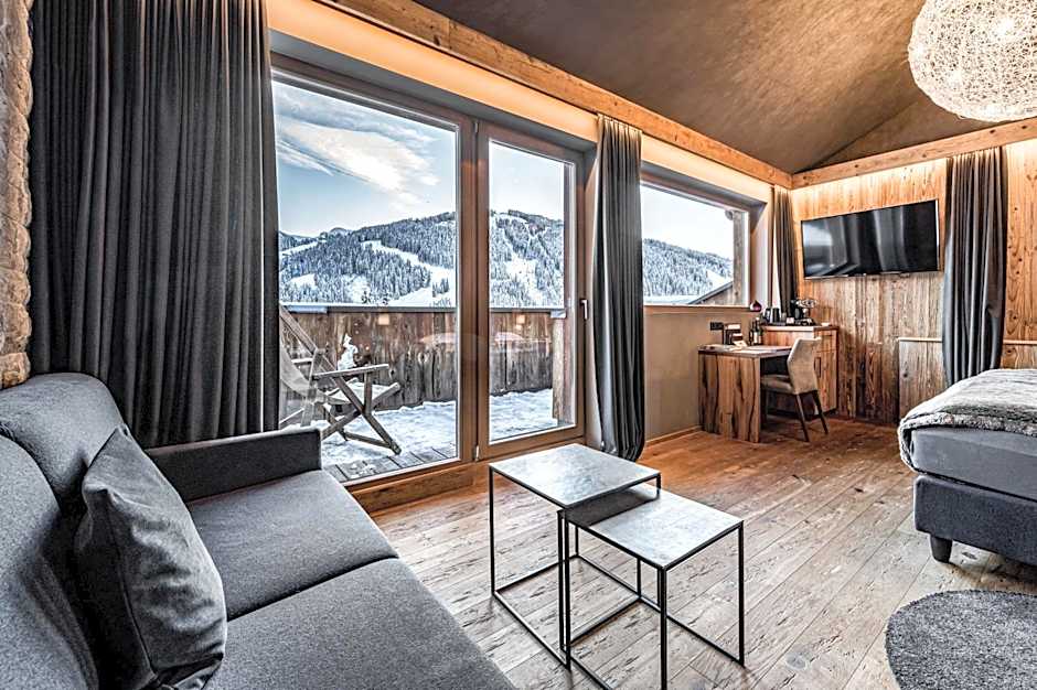 ALMMONTE SENSUM SUITES - Funky Living Hotel