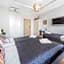 Six Suites, Old Town