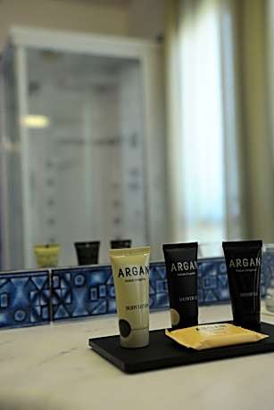 Standard Double Room Single Use, 1 King Bed (1 King Bed)