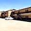 Holiday Lodge & Suites
