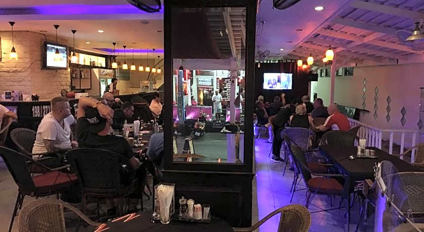 Zip Lounge & Apartments