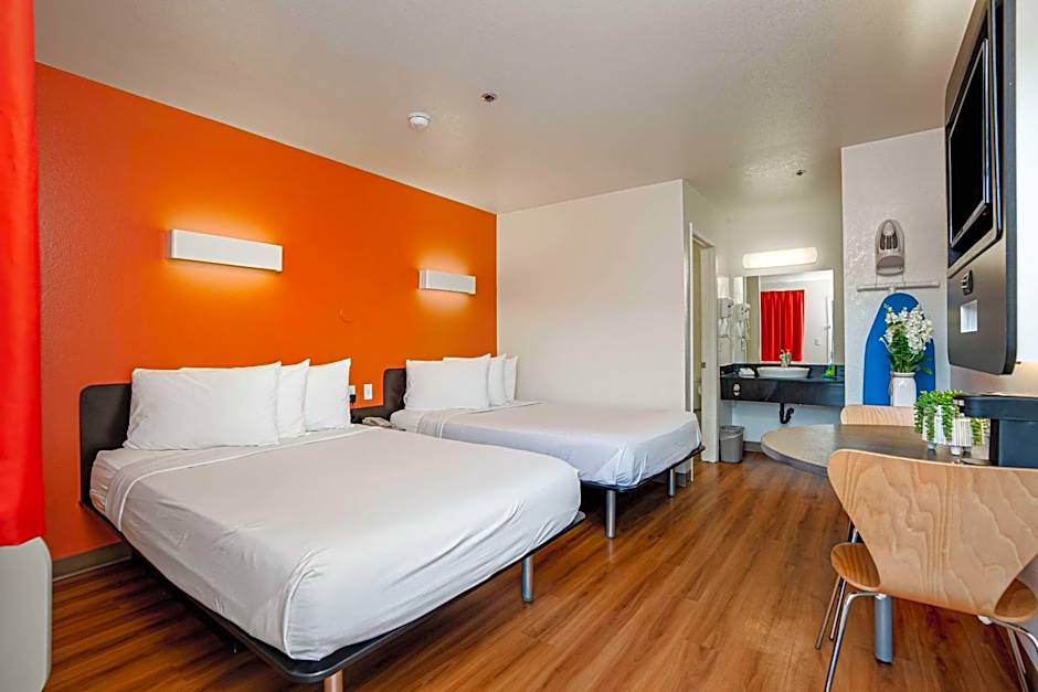 Motel 6-Temecula, CA - Historic Old Town