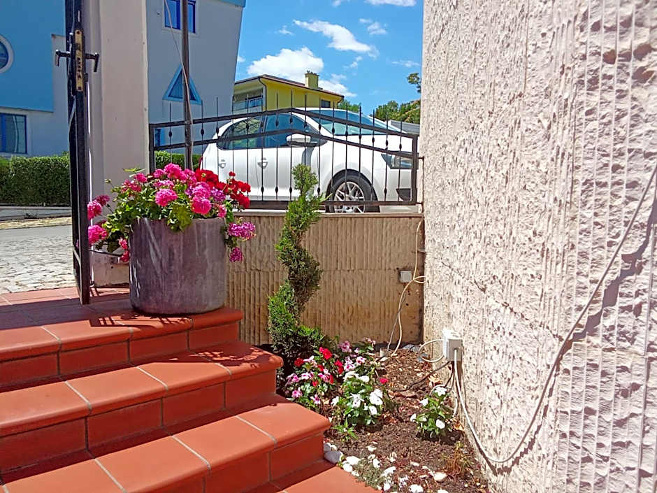 Alekta Hotel - Free Parking
