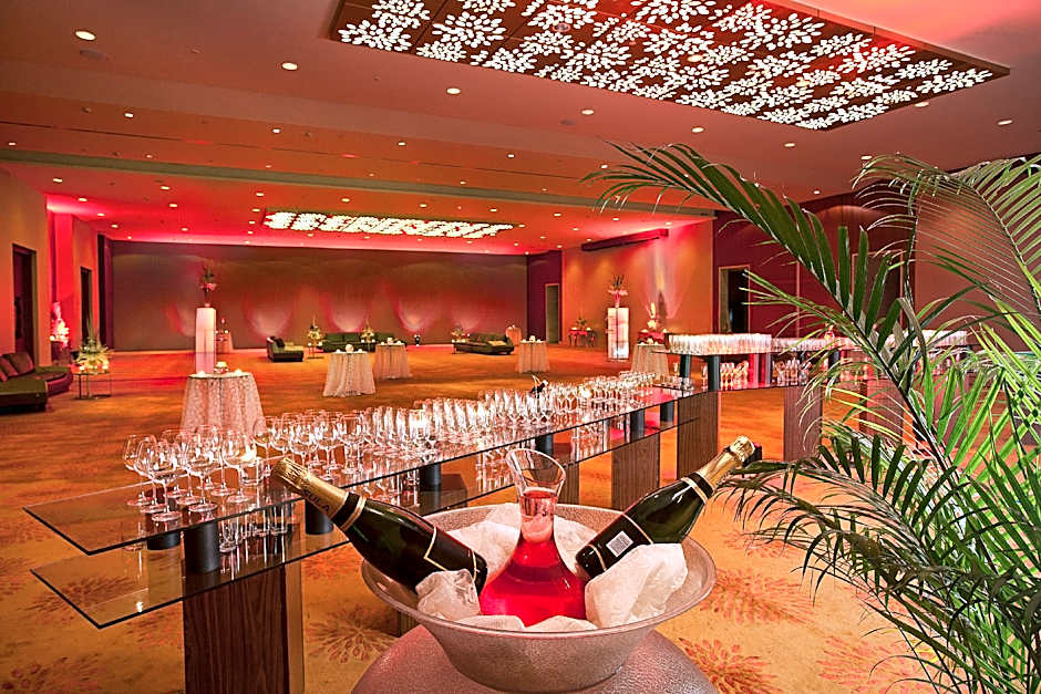 Hotel Novotel Visakhapatnam Varun Beach - - An AccorHotels Brand