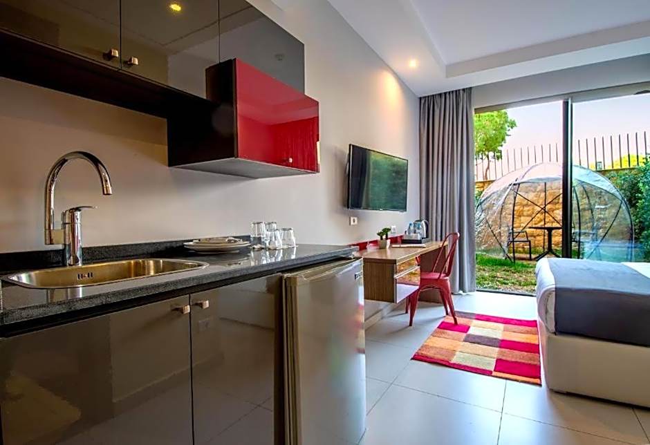 The Ray Hotel and Studios