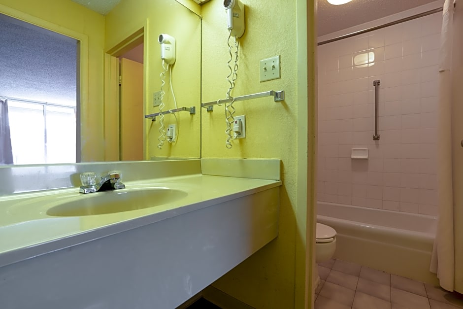 121 Motel Henderson