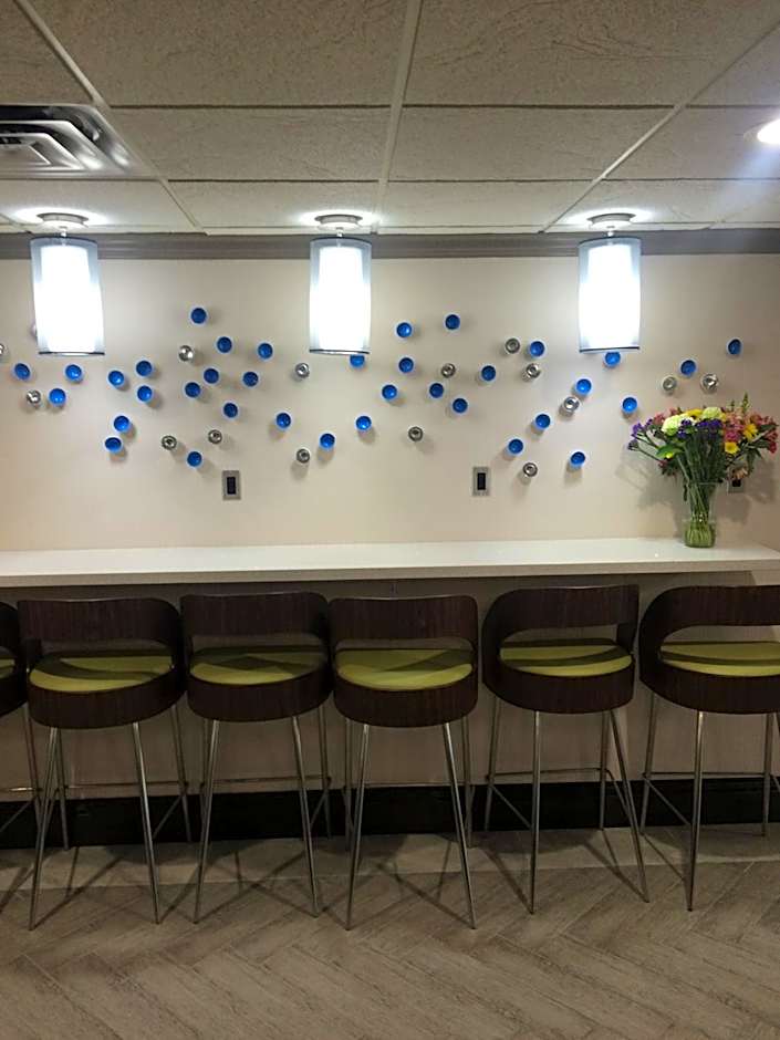 Holiday Inn Express & Suites Fayetteville University of Arkansas Area By IHG