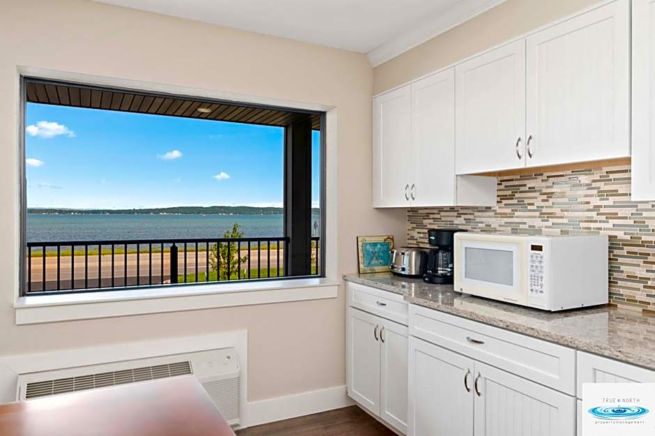 Gold Coast Inn ⁀➷ Breathtaking Sunsets ➠ Standard Lake View Room ➠ 106