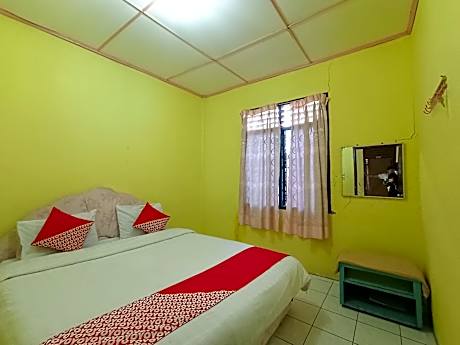 Hotel O Penginapan & Villa Sirait