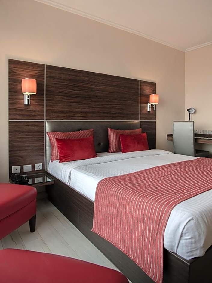 Cloud Hotel & Suites