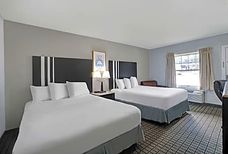 2 Queen Beds | Smoking, Micfridge