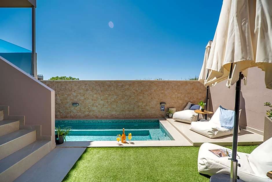 Aegean Breeze Luxury Apartments next to the sea