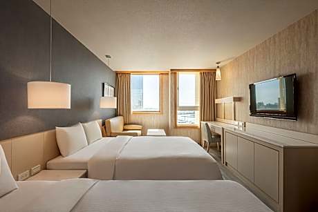 Deluxe Harbor View Family Room