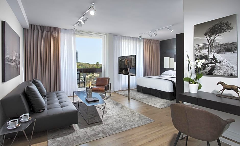 Photo 1 of 7 of Deluxe Suite with Balcony and Partial Sea View