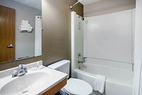 Queen Room with Two Queen Beds and Kitchenette - Non-Smoking