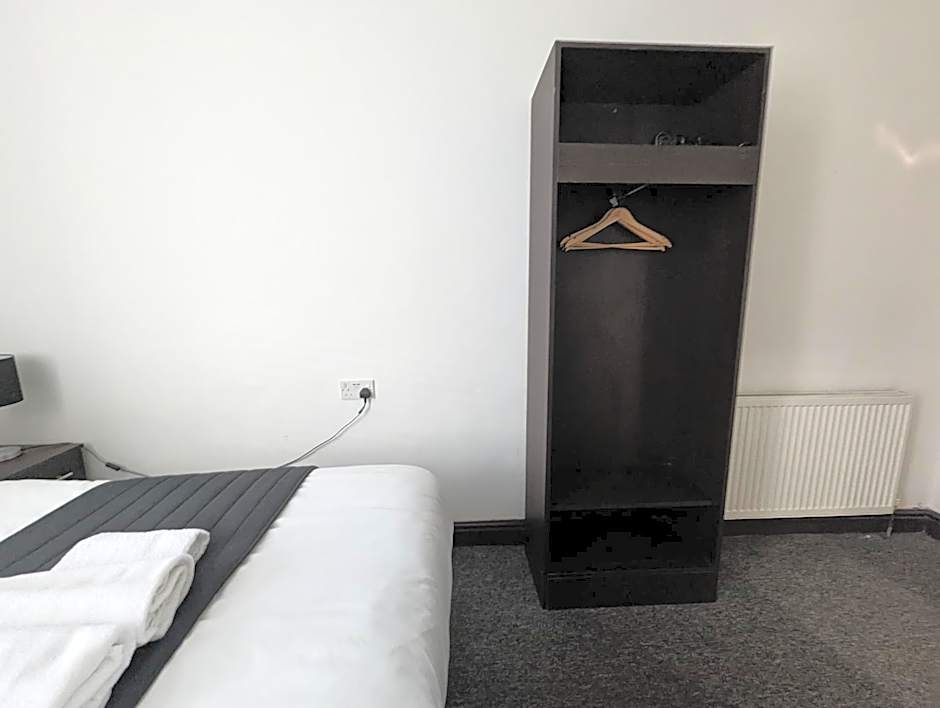 OYO Firs Lodge London Heathrow