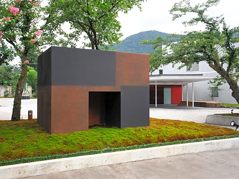 River Retreat Garaku