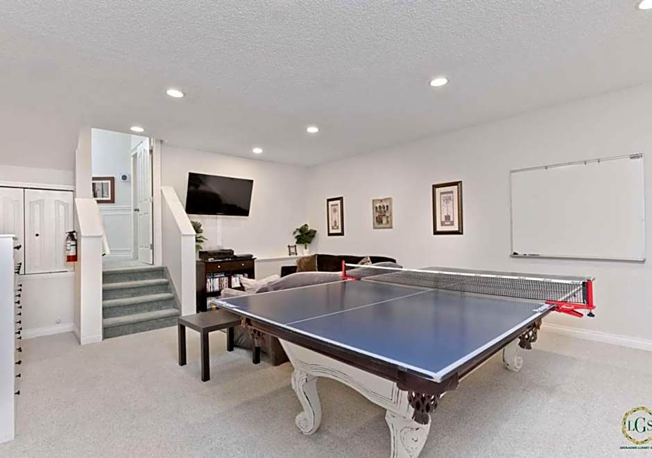Casa Pura Vida Hot Tub, Pool & Ping Pong Tables w Backyard & BBQ Come stay