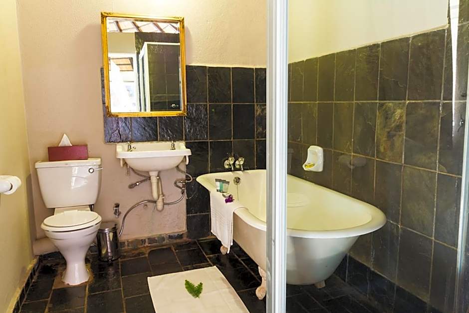 Shangri-La Country Hotel & Spa