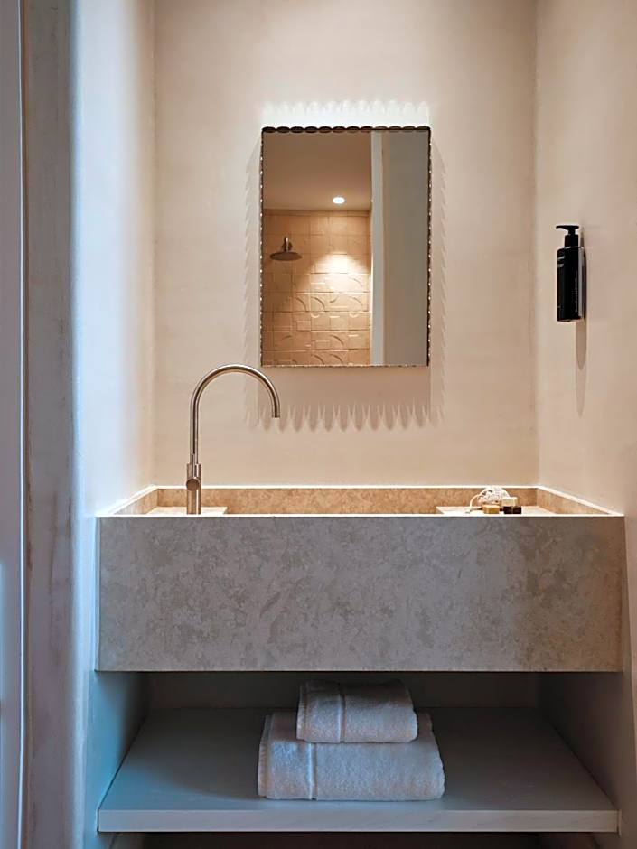 Akria Seaside Suites