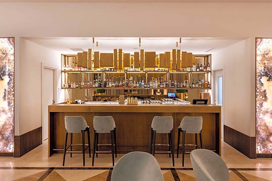 Grand Hotel Vilnius, Curio Collection by Hilton