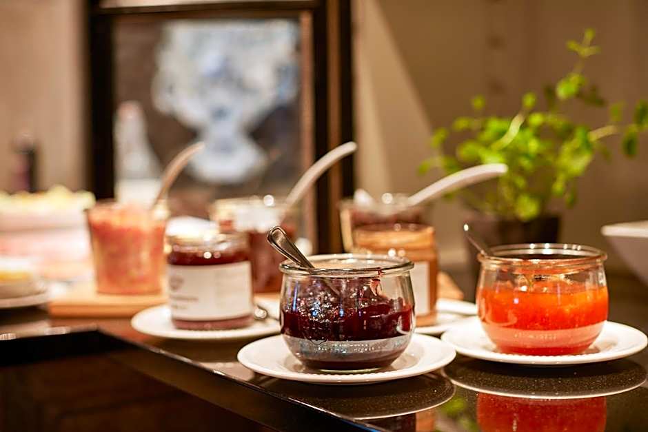 Carlton Ambassador Hotel