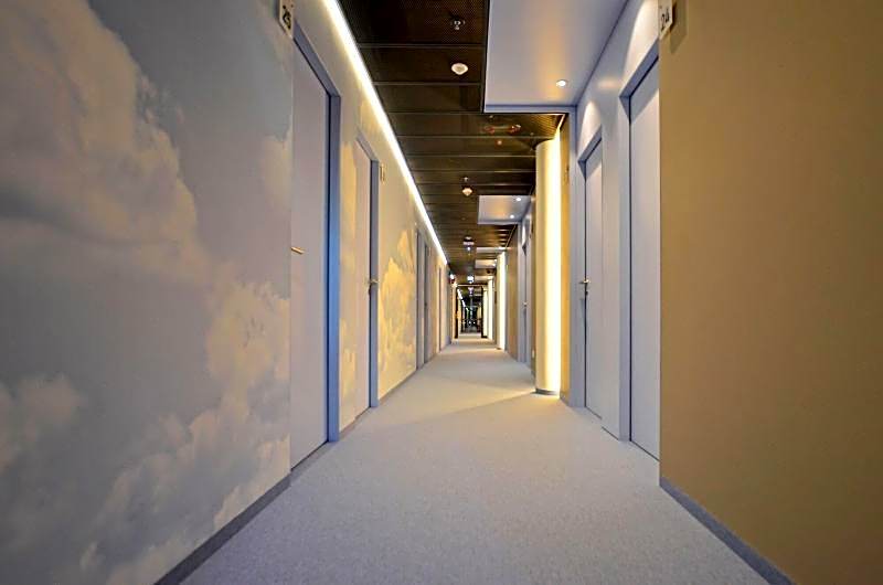 MY CLOUD Transit Hotel