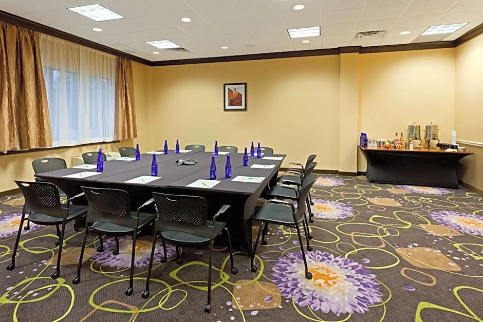 Holiday Inn Clark - Newark By IHG