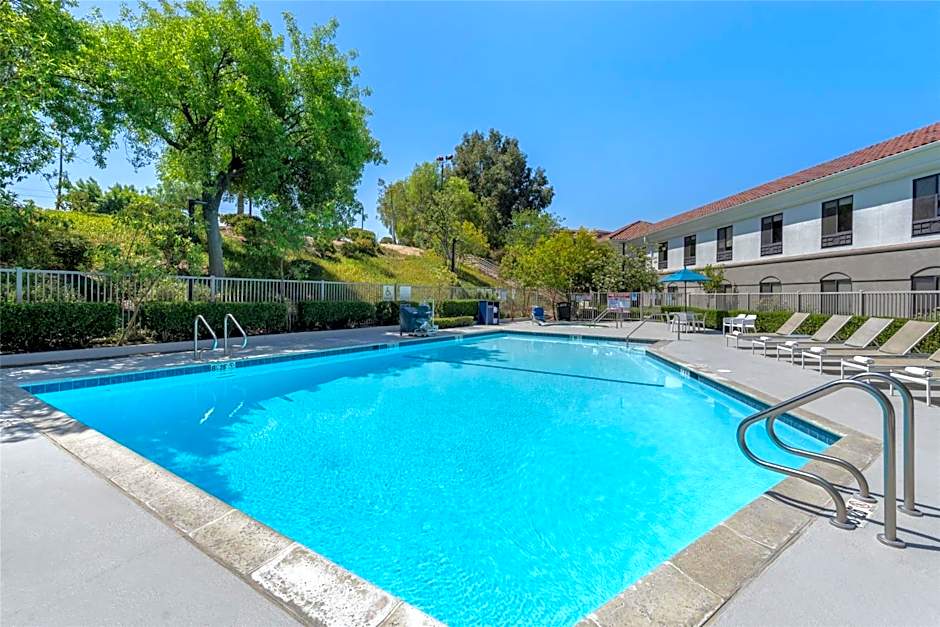 Best Western Valencia/Six Flags Inn & Suites