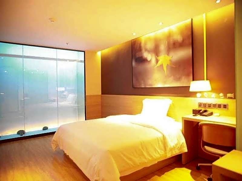 IU Hotel Neijiang High-speed Passenger Terminal Qiujiazui Overpass