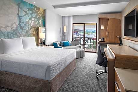 Executive with balcony, Guest room, 1 King, Balcony