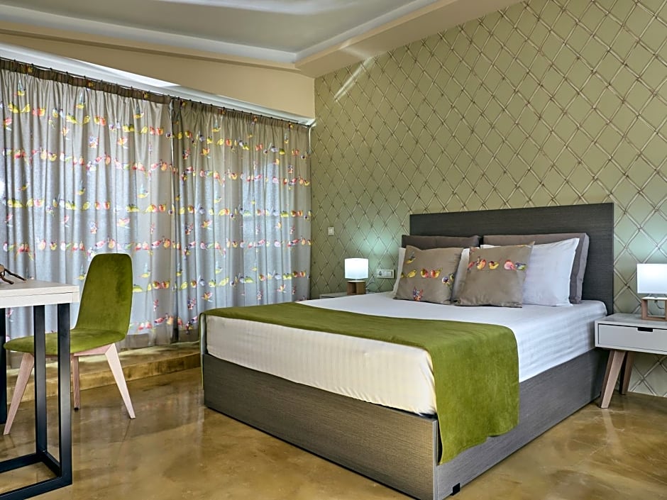 Koukounaria Hotel & Suites