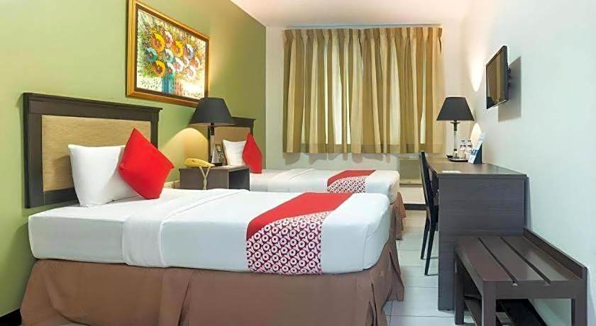 OYO 187 The Maxwell Hotel