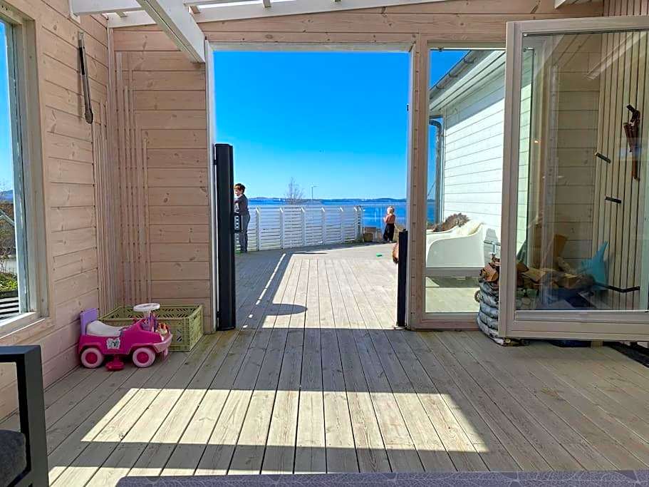 Landlig enebolig med utsikt