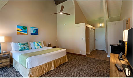 1 King Bed, Deluxe Room, Ocean View, Non-Smoking