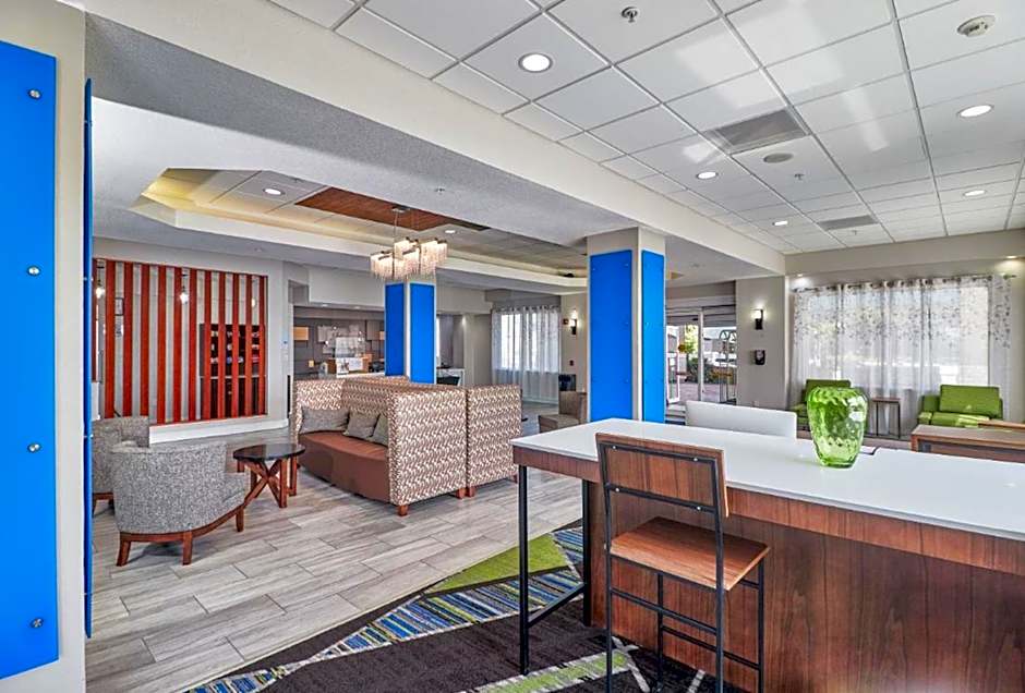 Holiday Inn Express Hotel & Suites Clearwater US 19 North By IHG