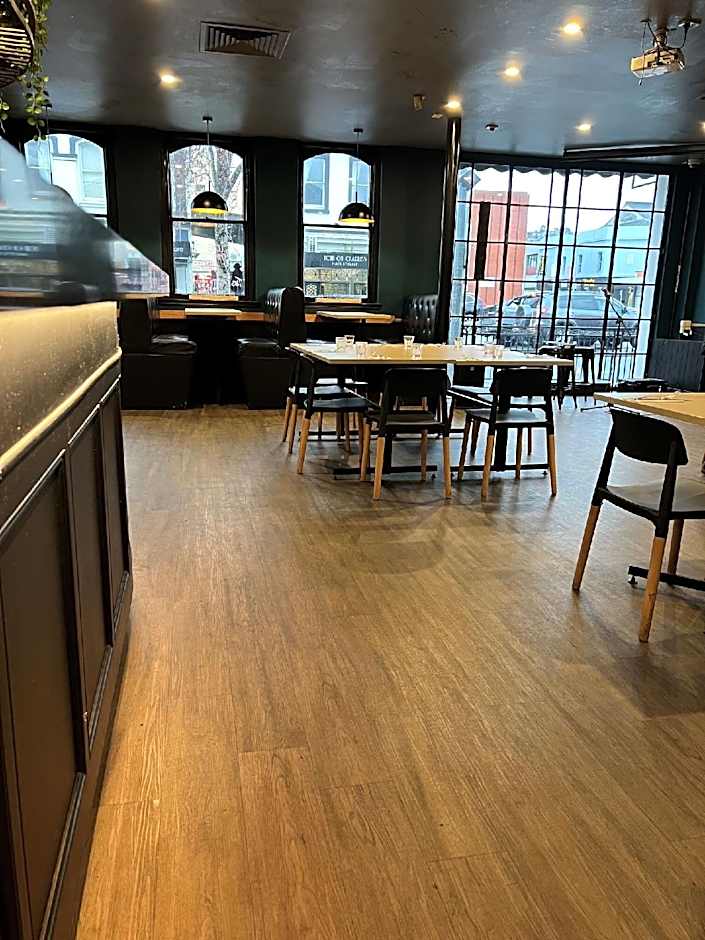 Star Bar Cafe and Hotel