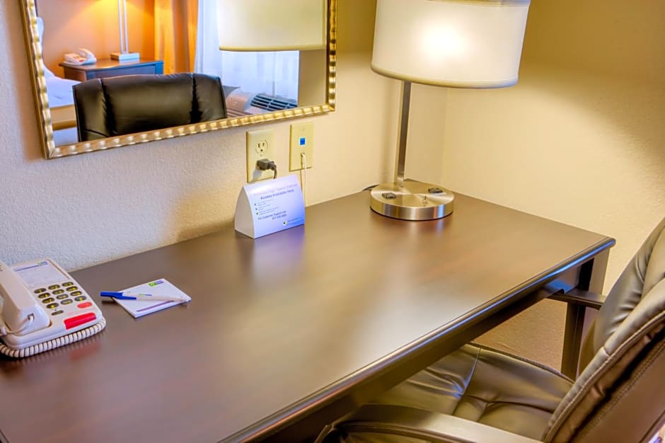 Holiday Inn Express and Suites Granbury by IHG