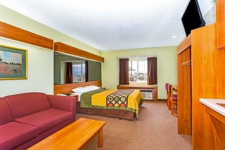 Queen Room with Walk-In Shower - Mobility Accessible/Non-Smoking