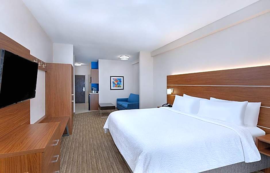 Holiday Inn Express Hotel & Suites Birmingham - Inverness 280 By IHG