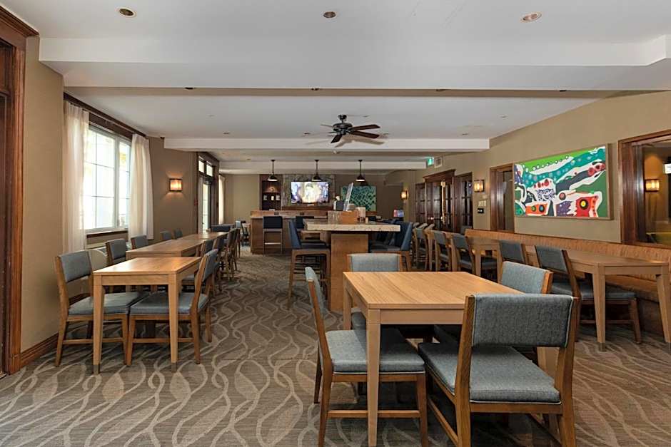 Holiday Inn Express & Suites Tremblant By IHG