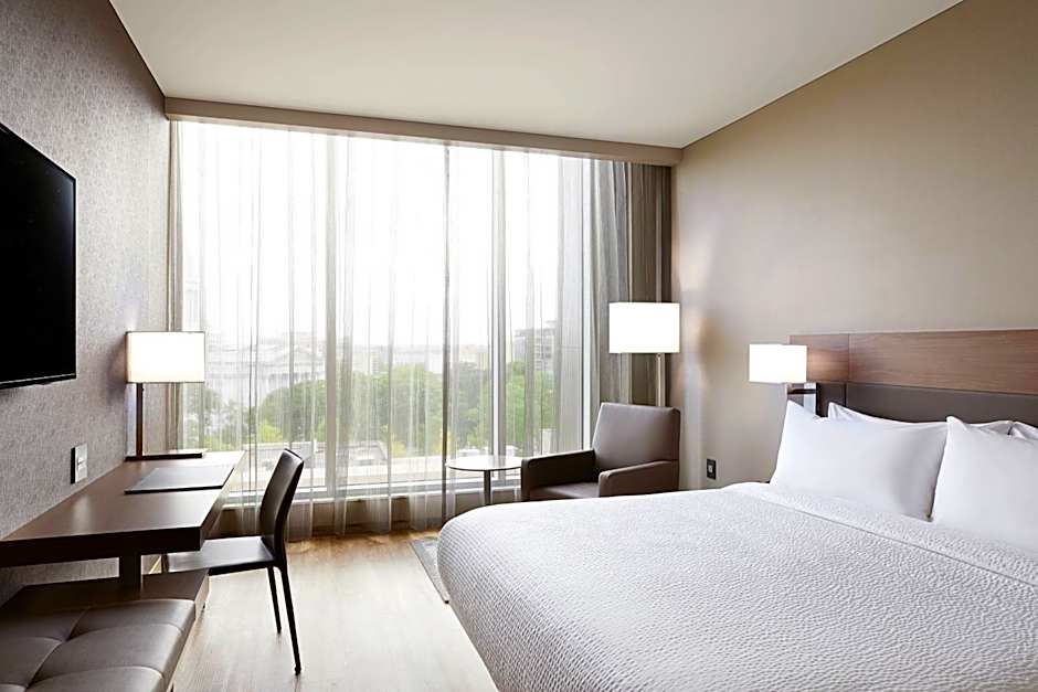 AC Hotel by Marriott Madison Downtown