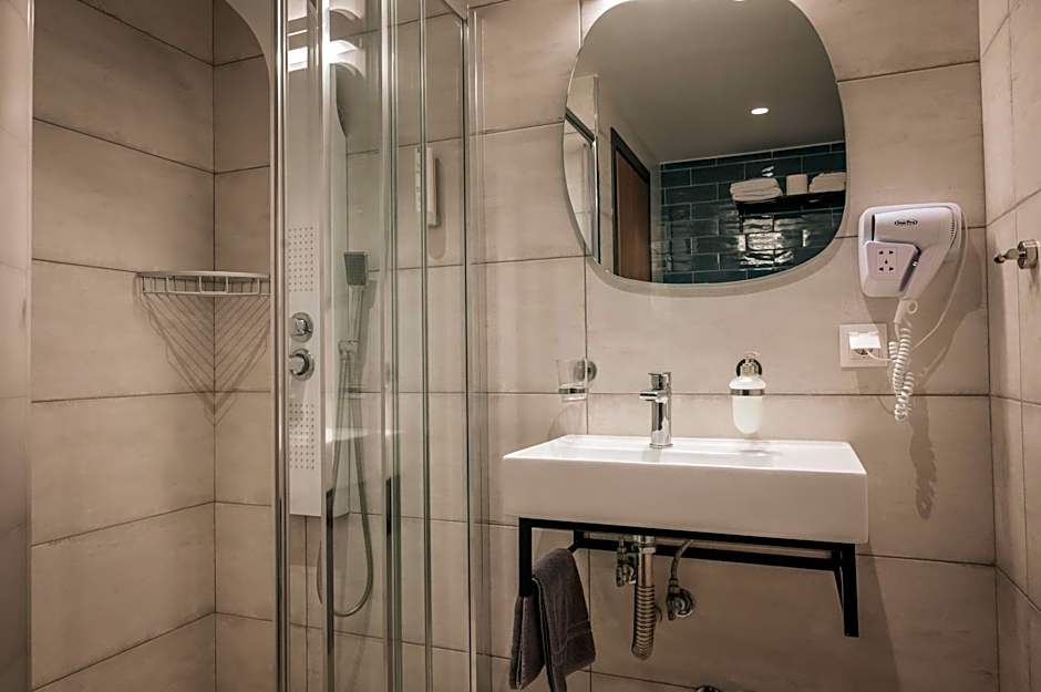 Elizabeth Queen Luxury Rooms