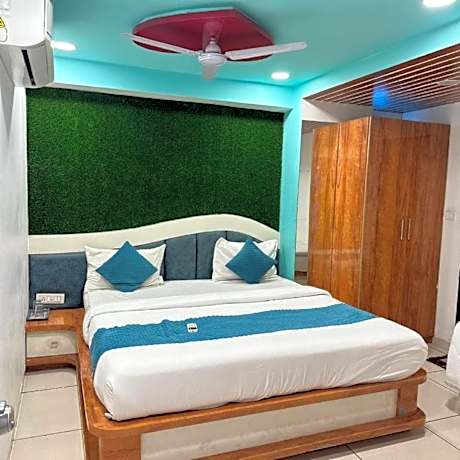 Goroomgo The Crown Ahmedabad