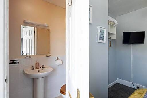 Bridgeside Guest House