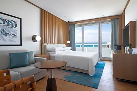 Deluxe Queen Room with Balcony and Sea View