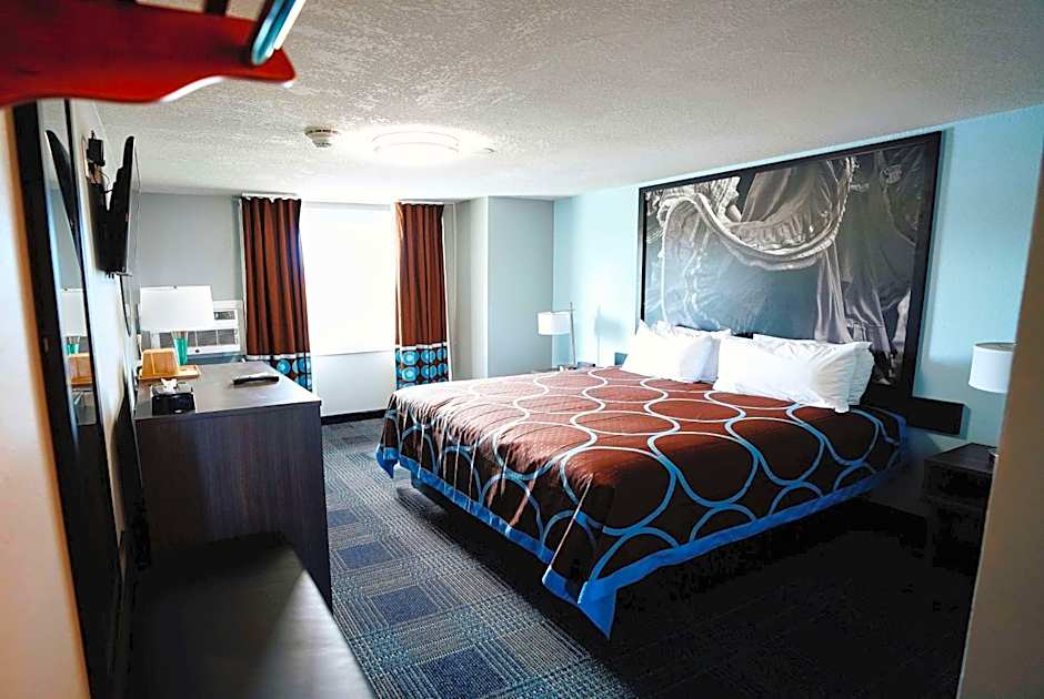 Super 8 by Wyndham Pueblo