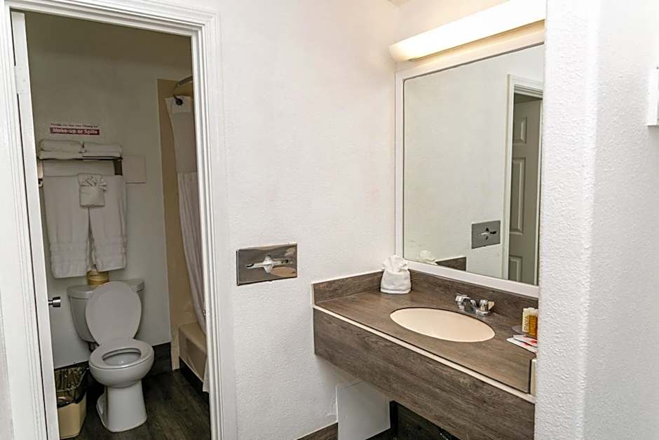 Anaheim Discovery Inn And Suites